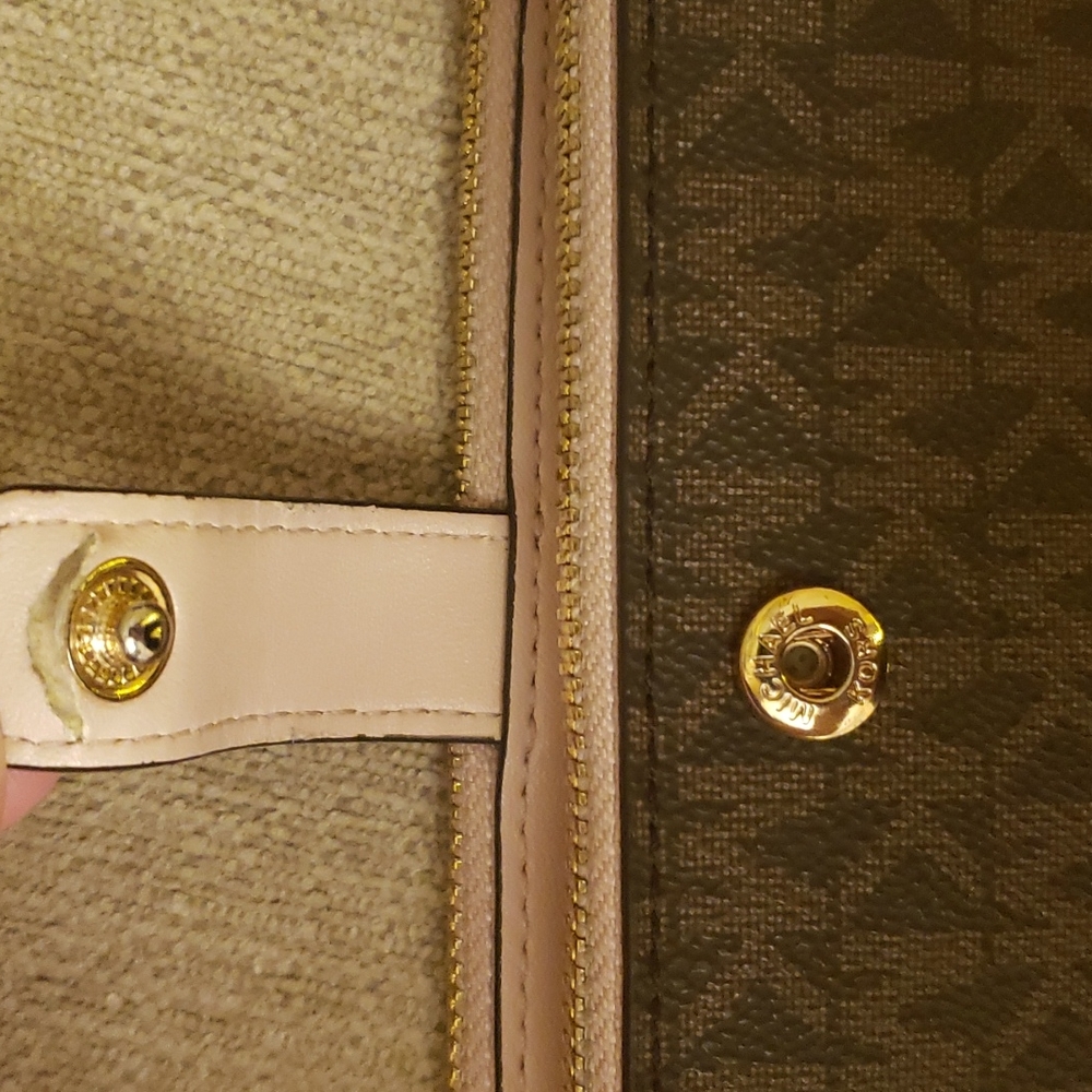 Last Chance: MK brown and blush wristlet wallet - Picture 3 of 7